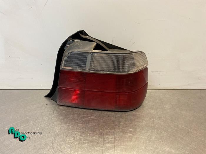 Feu arrière droit d'un BMW 3-Serie (3-Serie 90-), -, 3 mois de garantie, Utilisé, -