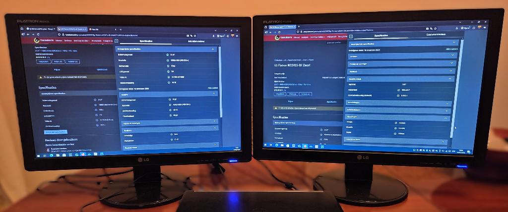 LG Flatron W2241S set met 2 schermen, Computers en Software, Monitoren, Gebruikt, 61 t/m 100 Hz, VGA, Kantelbaar, LED, 5 ms of meer
