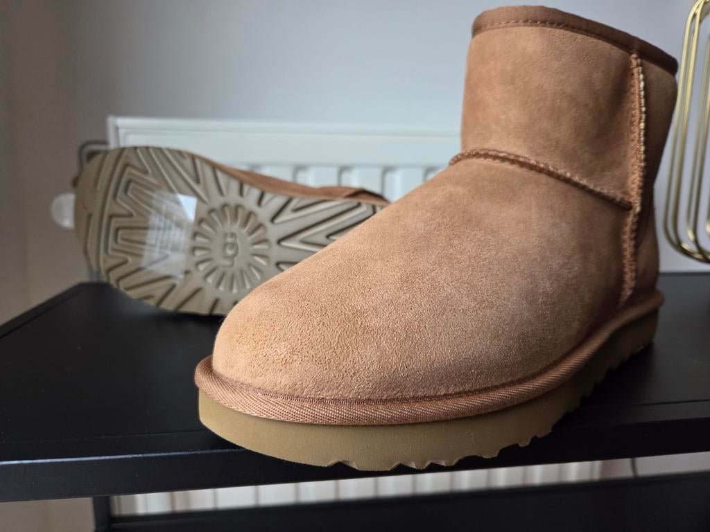ugg mini 2 maat 40, Ophalen, Nieuw