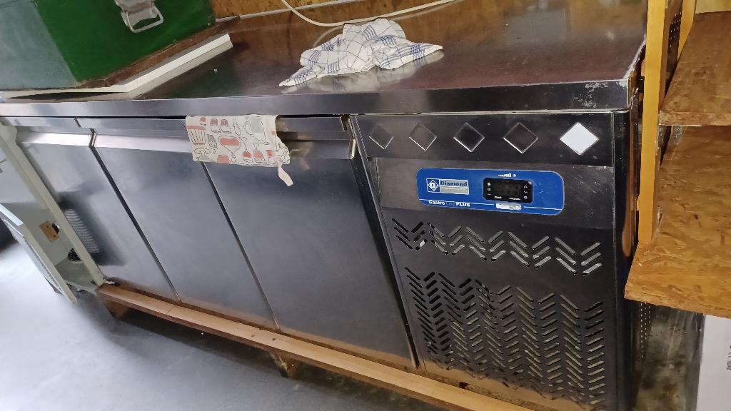 Frigo table réfrégéré 3 portes, Articles professionnels, Enlèvement, Utilisé, Refroidissement et Congélation