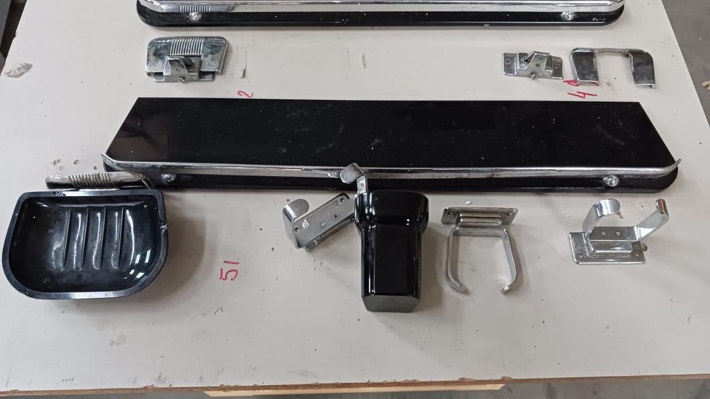 SPOTPRIJSRetro Badkamer accessoires.In zwart glas en Chrome., Antiek en Kunst, Ophalen