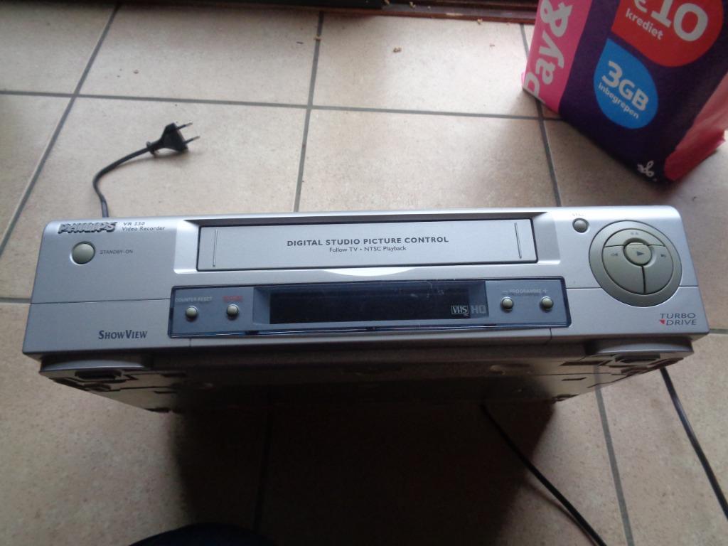 Philips VR330 VHS bandrecorder, Ophalen of Verzenden, Bandrecorder, Met banden