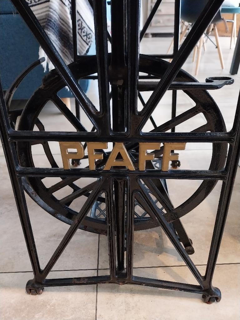 Machine à coudre Vintage Pfaff, Antiquités & Art, Enlèvement