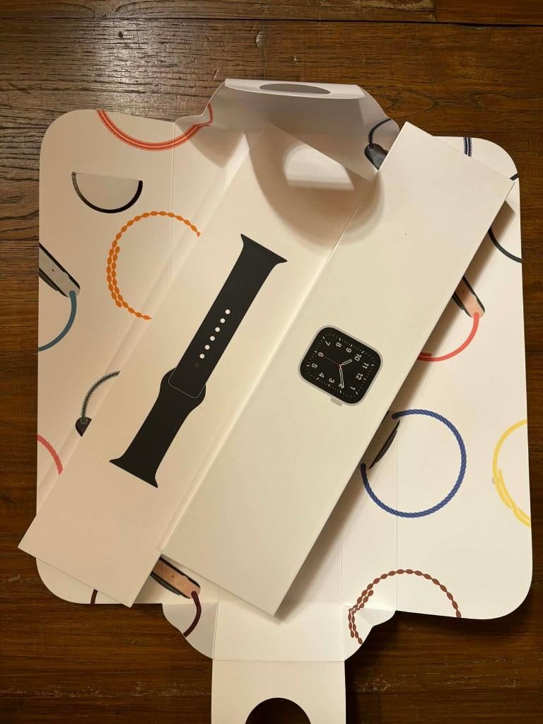 Apple Watch SE zilverkleurige aluminium behuizing 40 mm, Handtassen en Accessoires, Smartwatches, Gebruikt, Zwart, Apple Watch