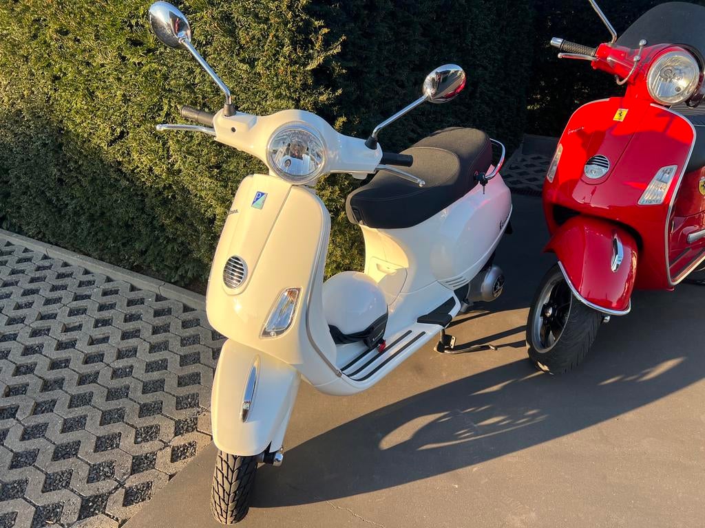 Vespa LX 125cc in nieuwstaat, Fietsen en Brommers, Brommers | Vespa, Ophalen, Zo goed als nieuw
