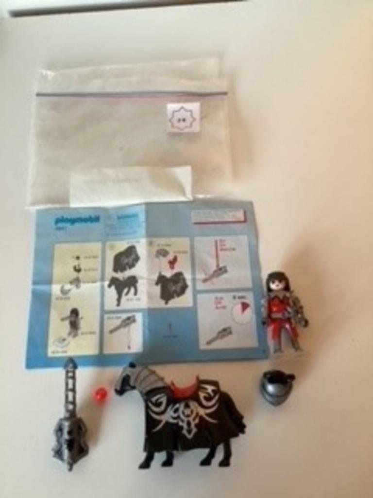 4841 CHEVALIER A CHEVAL NOIR, Enlèvement, Utilisé, Ensemble complet