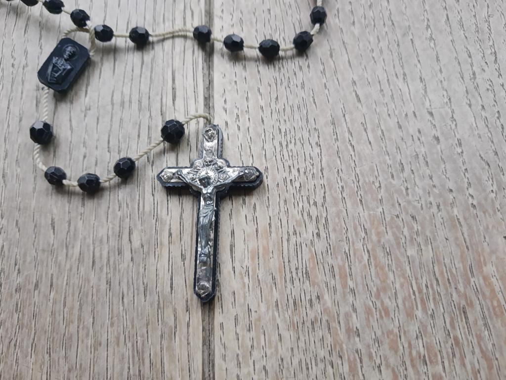 Zwarte paternoster met plastieken kralen. Héél licht, Ophalen of Verzenden, Zo goed als nieuw