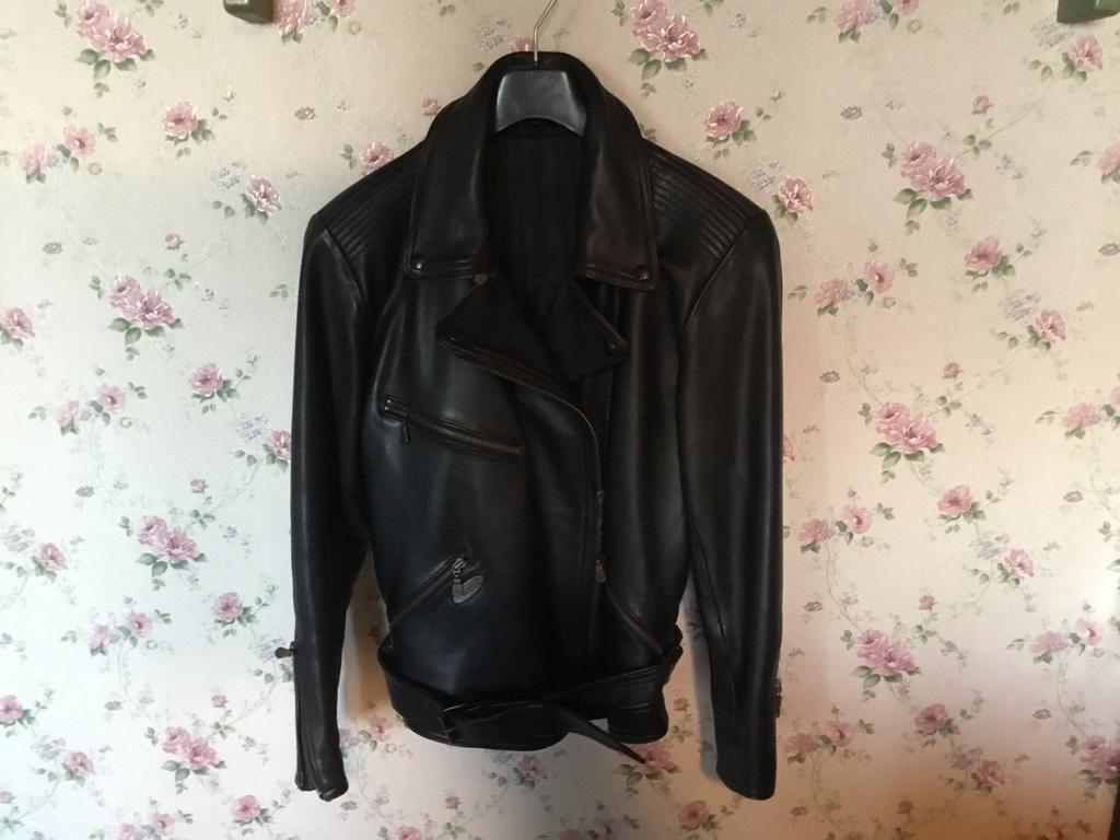 Gilet et pantalon moto en cuir Femme 125€, Seconde main, Femmes, Manteau | cuir, Richa