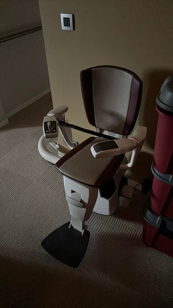 Stannah traplift thyssenkrupp flow 2, Diversen, Trapliften, Ophalen, Zo goed als nieuw