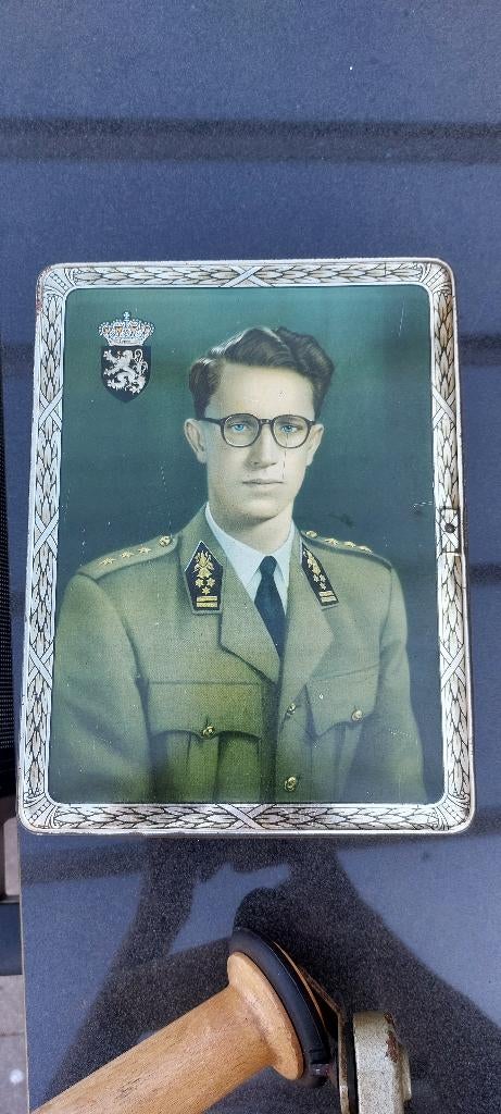 Oude blikken doos Koning Boudewijn Victoria chocolade, Verzamelen, Blikken, Ophalen of Verzenden, Gebruikt, Overige, Overige merken