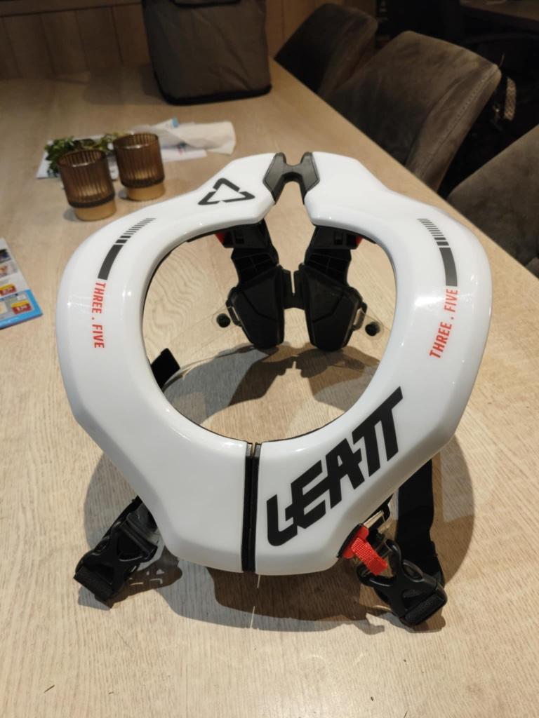 Leatt Nekbeschermer 3.5 Junior NIEUW, Kinderen, Nieuw zonder kaartje, Leatt, Ophalen