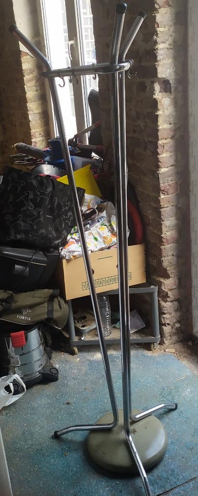 Porte-manteaux type Tubax, Enlèvement