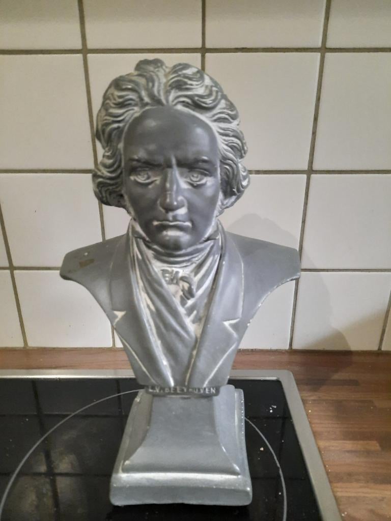 Beeld L. Van Beethoven , 28 cm . 20 euro ., Antiek en Kunst, Ophalen of Verzenden