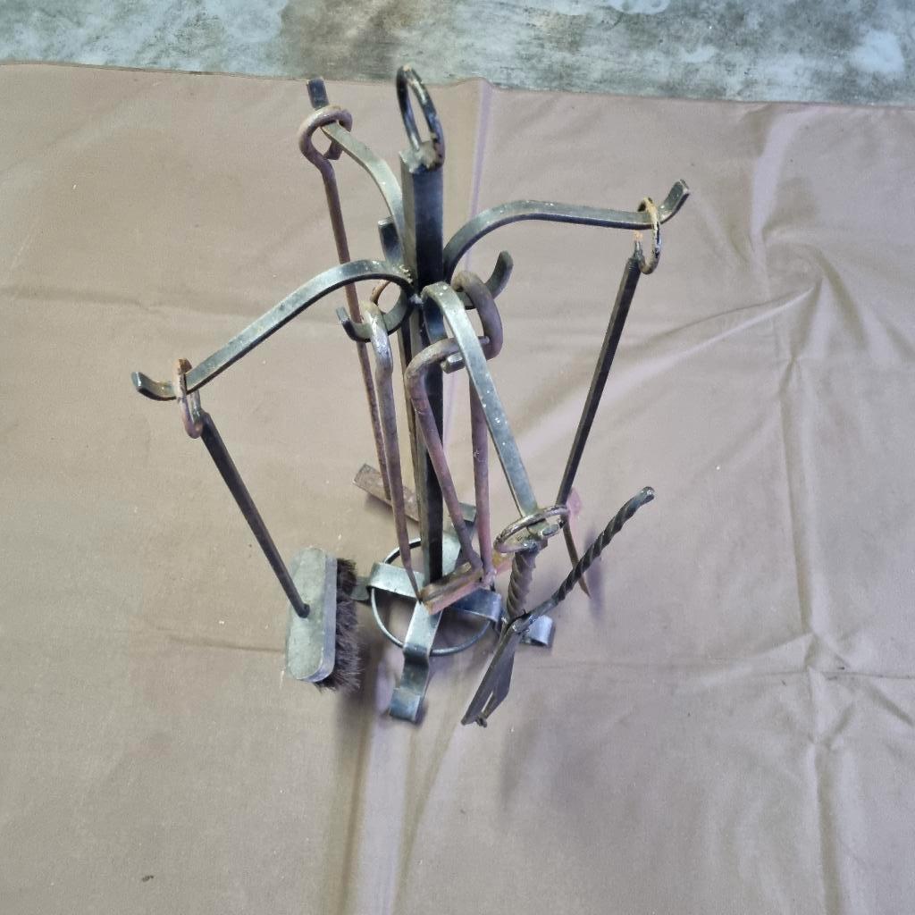 Smeedijzeren haard set met bijhorende tools, Ophalen, Gebruikt, Inzethaard, Houthaard