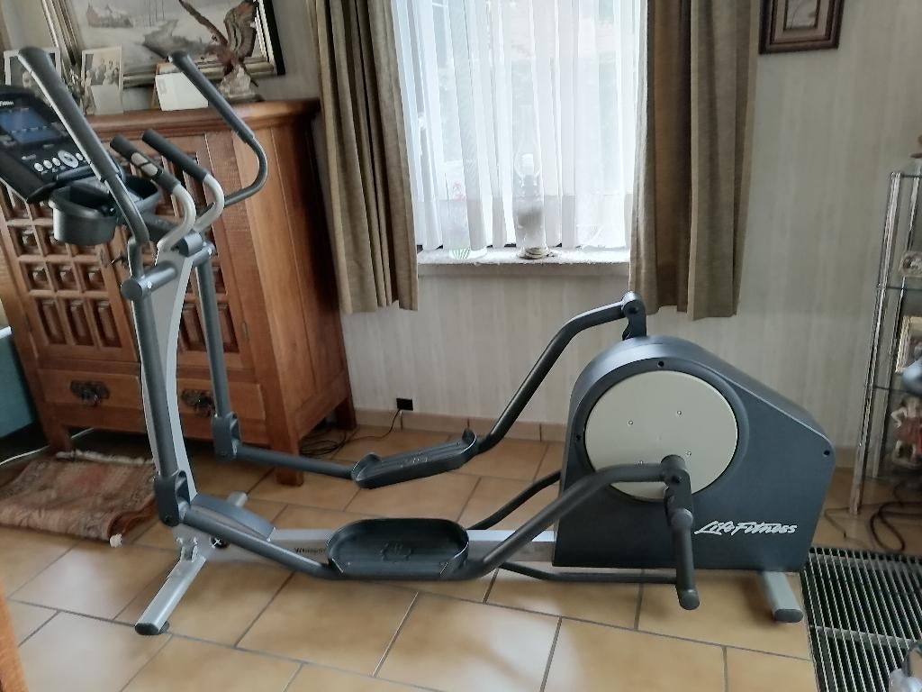 crosstrainer , life fitness, Sport en Fitness, Fitnessmaterialen, Ophalen, Zo goed als nieuw, Benen, Overige typen