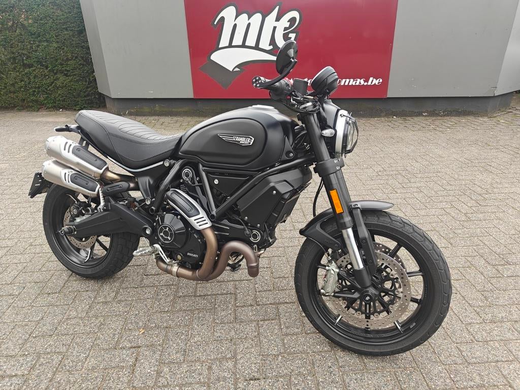 Ducati Scrambler 1100 Black Pro '22 15dkm, 2 cilinders, Motorrijbewijs A, Bedrijf, Meer dan 35 kW
