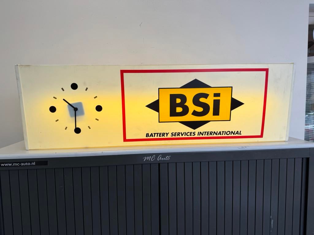 BSi Accus garage reclame lichtbak, Verzamelen, Ophalen, Gebruikt, Lichtbak of (neon) lamp