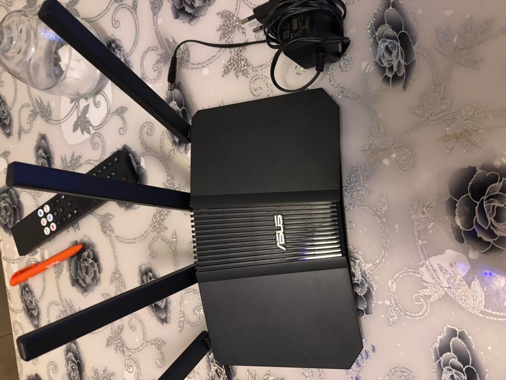 asus rt-be82u, Ophalen of Verzenden, Zo goed als nieuw, Router