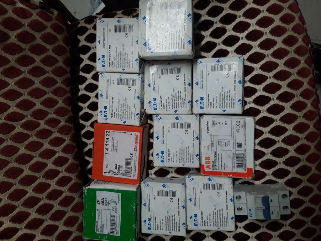 Automaten en differentieels te koop, Services & Professionnels, Électriciens