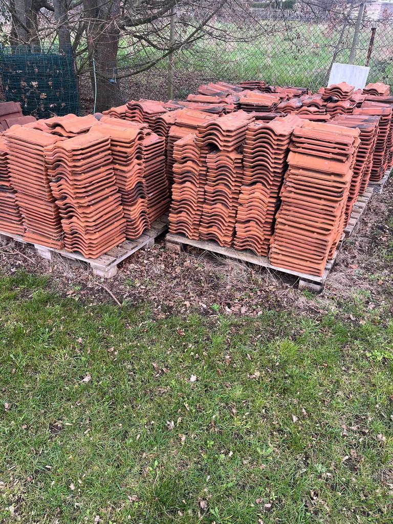 Gratis dakpannen en kantpannen, Doe-het-zelf en Bouw, Dakpannen en Dakbedekking, Ophalen, Gebruikt, Steen of Klei, 15 m² of meer