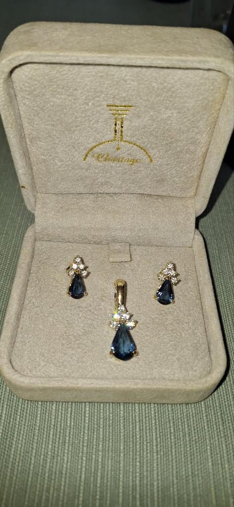 Vintage oorbellen met hangertje, Handtassen en Accessoires, Oorbellen, Ophalen