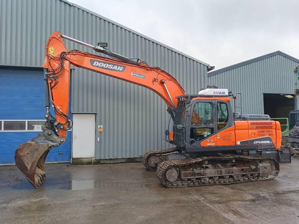 Doosan DX 225 LC-5 tracked excavator bagger ketten 2018, Articles professionnels, Machines & Construction | Grues & Excavatrices