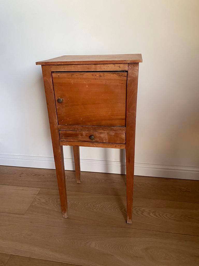 Table de nuit, Enlèvement, Utilisé, Bois, 55 à 70 cm