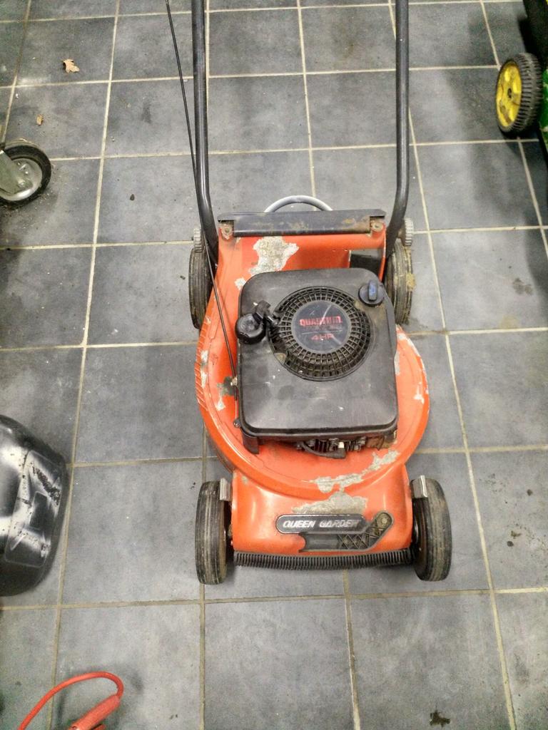 Benzine grasmaaier
Start goed
Nieuwe gaskabel, Enlèvement, Sac de ramassage