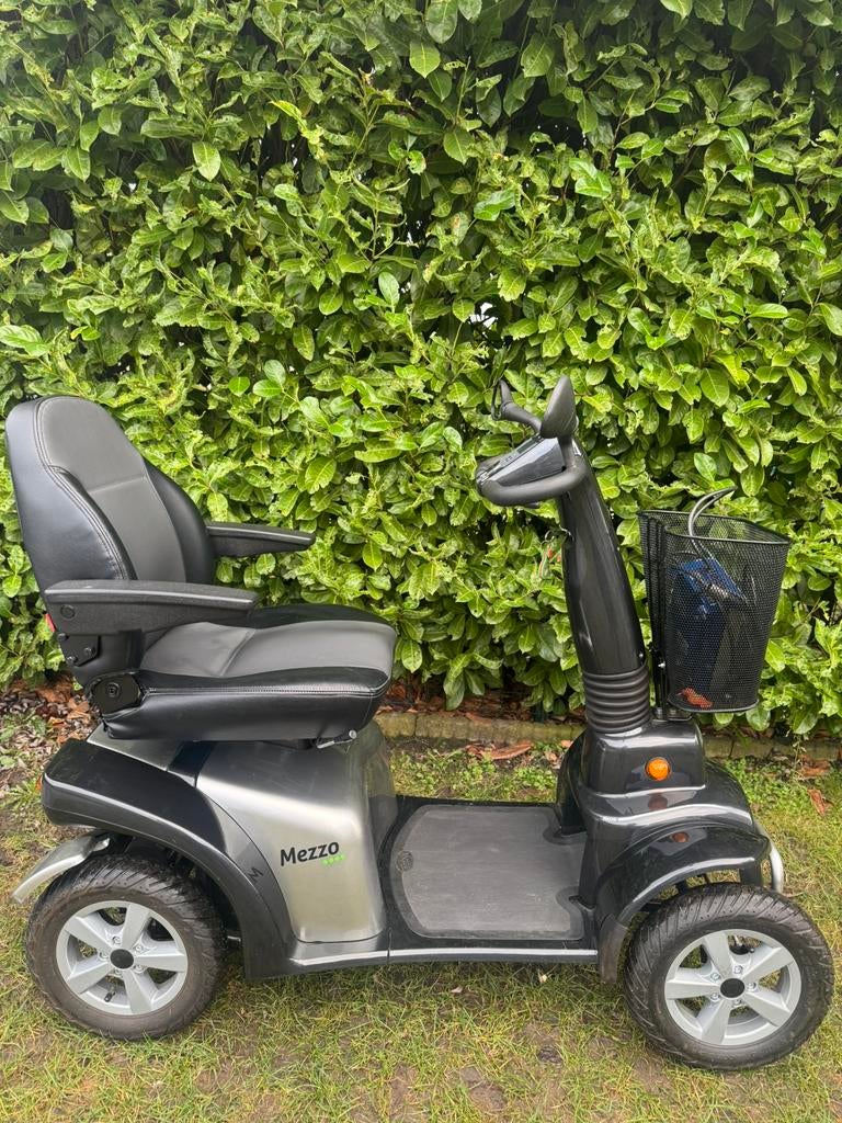 presque neuf Mezzo Invalid Scooter electrique voiturette pr, Enlèvement ou Envoi, Comme neuf