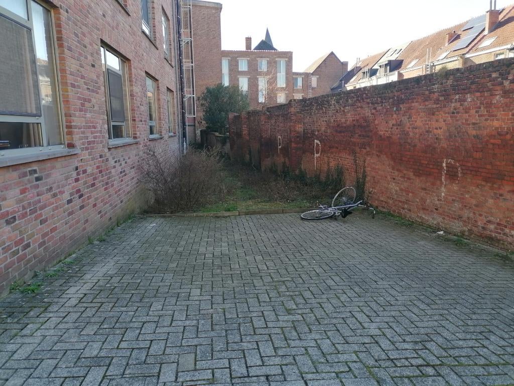 Autostaanplaats TE HUUR - Gunstige huurprijs.