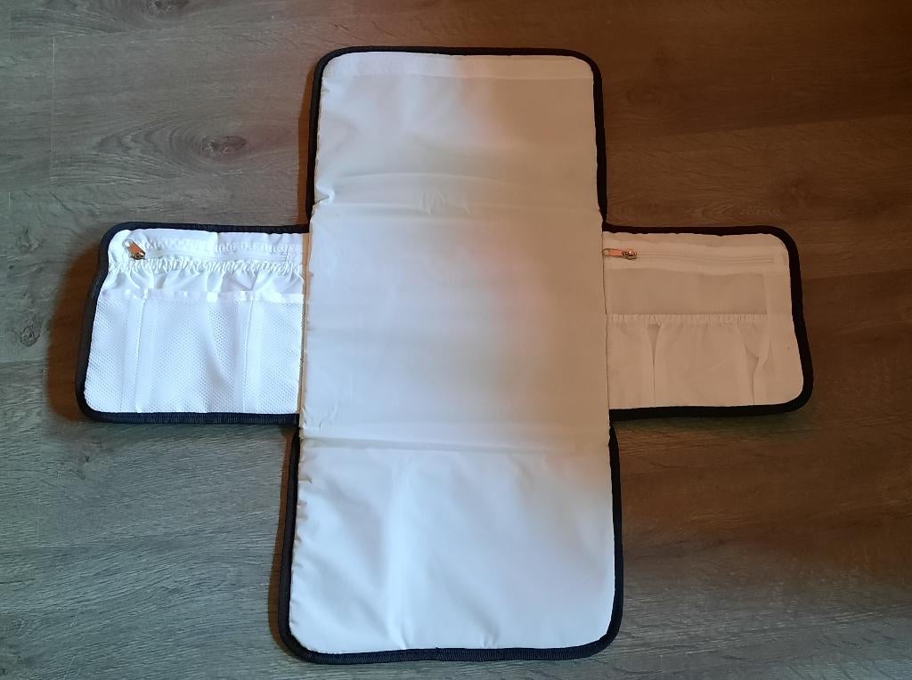 Verschoningsmat - opvouwbaar aankleedkussen, Kinderen en Baby's, Luiertassen, Ophalen, Zo goed als nieuw