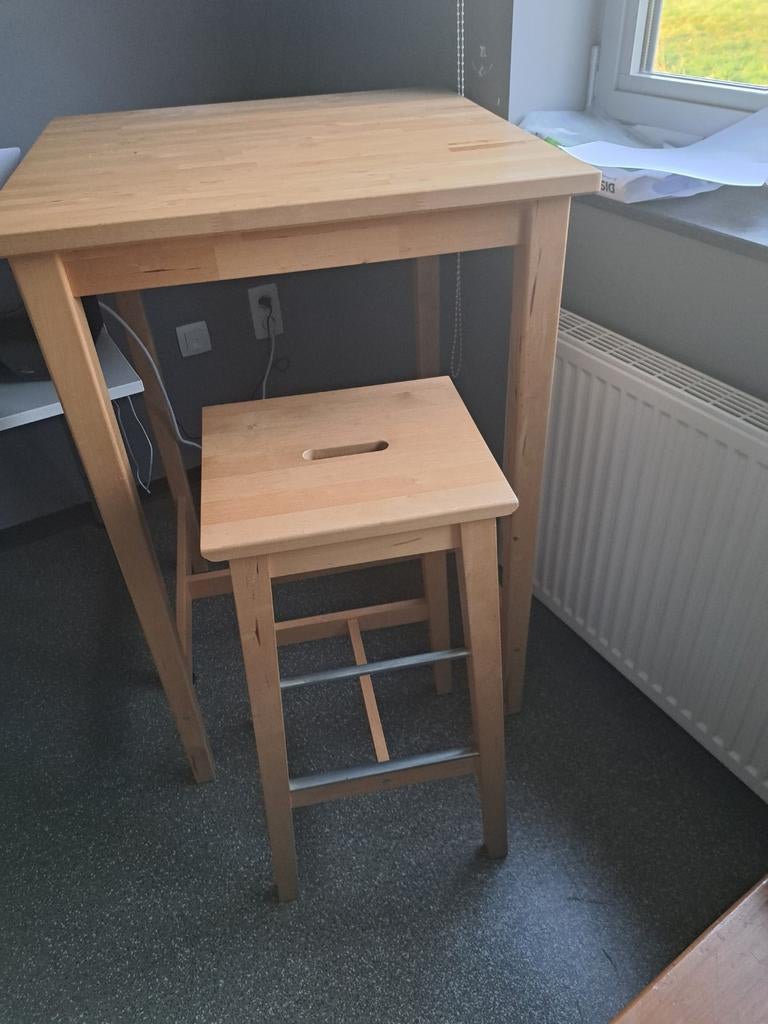 Ontbijt tafeltje met 1 kruk ., Huis en Inrichting, Ophalen