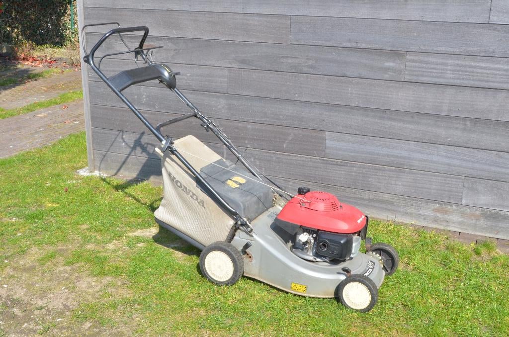Grasmachine Honda HRG495C (werkt, maar geen zelftrekker), Tuin en Terras, Grasmaaiers, Gebruikt, Benzine-grasmaaier, Opvangbak