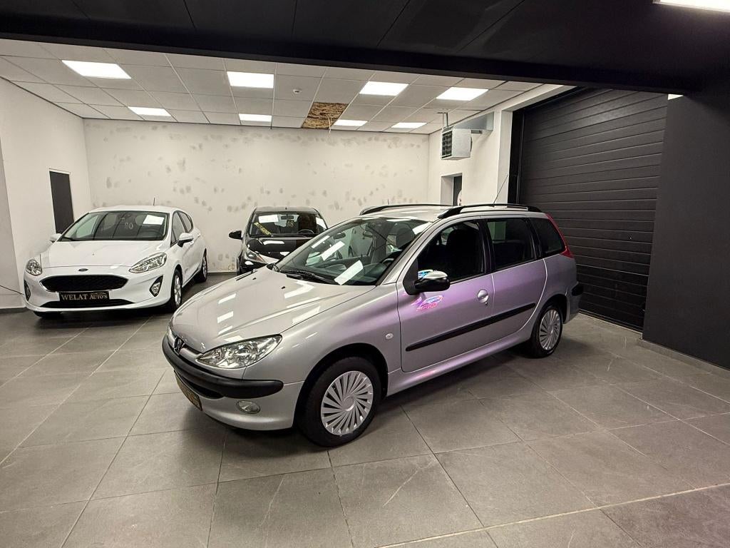 PEUGEOT 206 BENZINE 60.000KM TOPSTAAT, Auto's, Peugeot, Bluetooth, Zwart, Bedrijf, Handgeschakeld