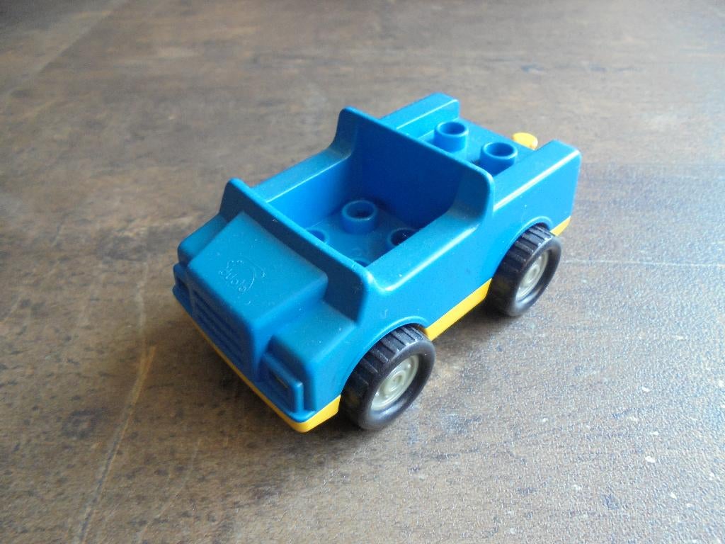 Lego Duplo Car with 2x2 Studs and Yellow Base (zie foto's), Ophalen of Verzenden, Gebruikt, Losse stenen, Duplo