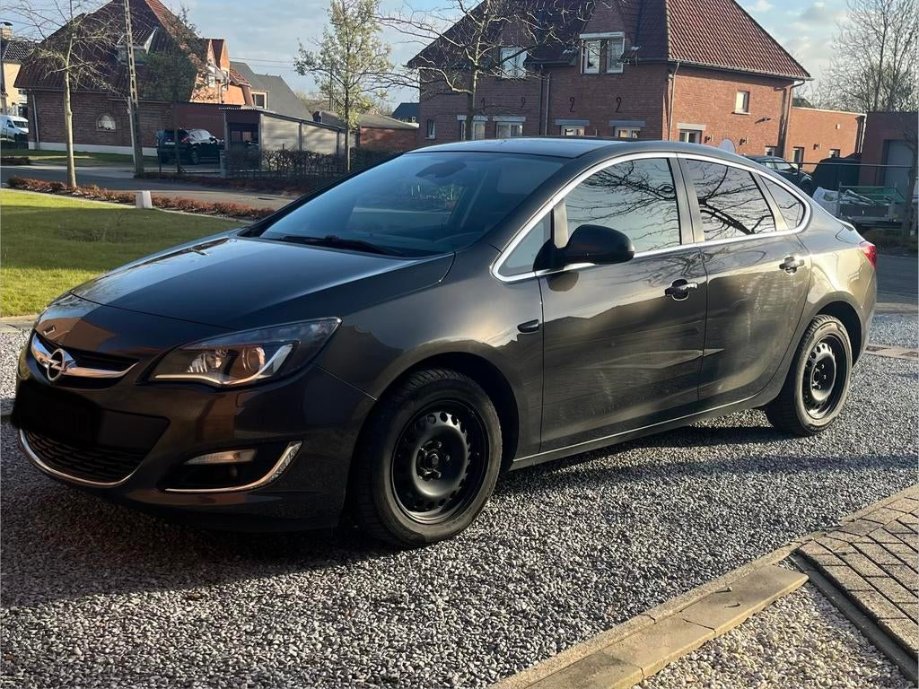 Opel Astra J 1.6CDTI EXPORT, Autos, Opel, Particulier, Astra, ABS, Airbags, Air conditionné, Bluetooth, Feux de virage, Verrouillage central