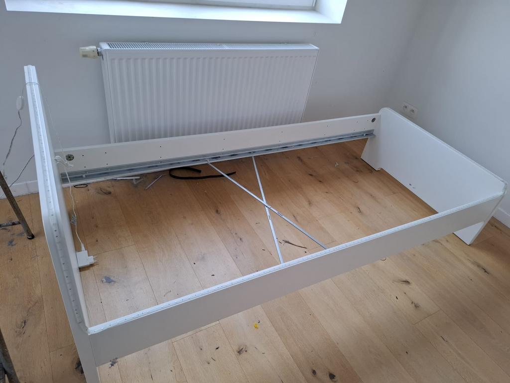 Witte Bedframe Askvoll 90x200, Kinderen en Baby's, Kinderkamer | Bedden, Zo goed als nieuw, Lattenbodem, Ophalen