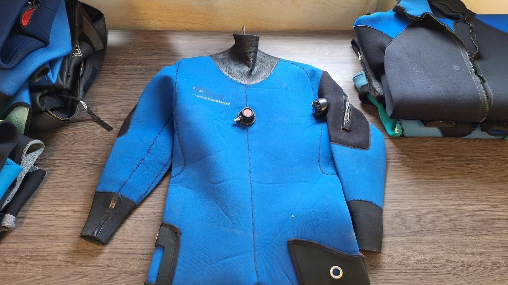 duikdroogpak, Enlèvement, Utilisé, Combinaison de plongée