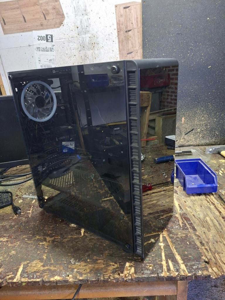 BOITIER TAILLE MOYEN, Computers en Software, Computerbehuizingen, Ophalen, Gebruikt