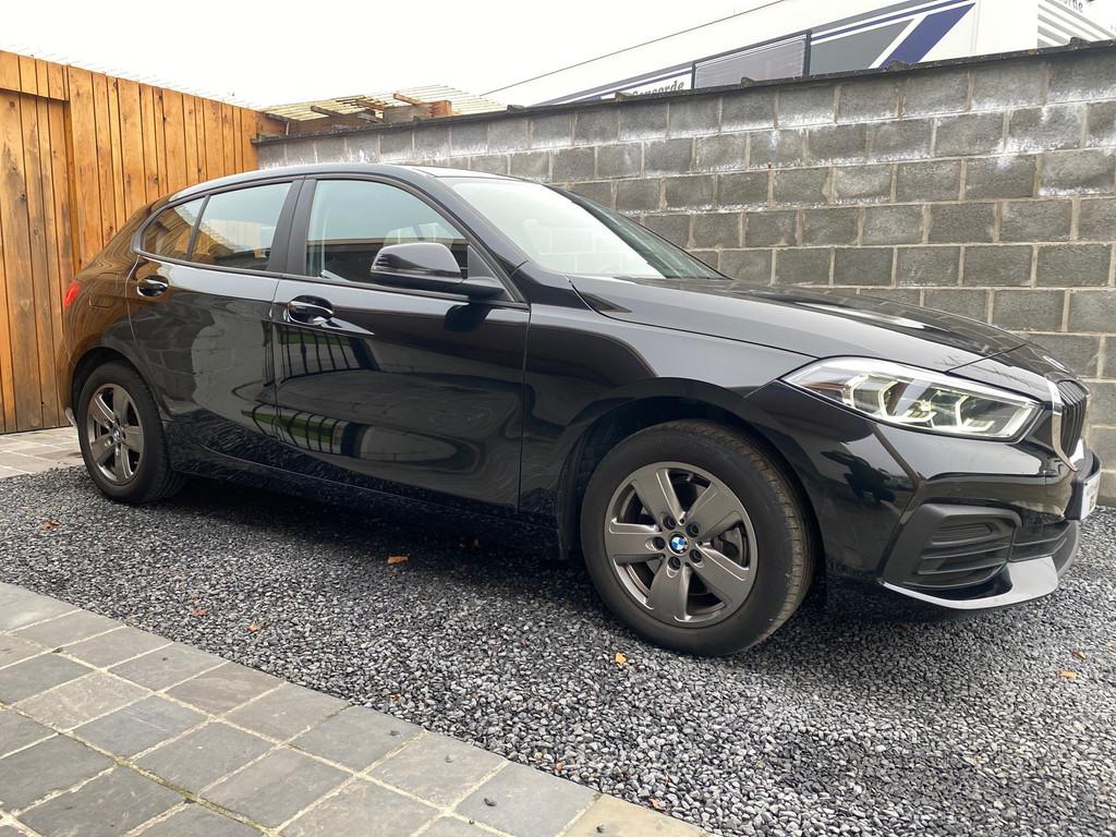 BMW 116 d Led Navigatie BT Pdc AppleCarPlay 40000km, Auto's, BMW, Gebruikt, 116 pk, Zwart, Bedrijf