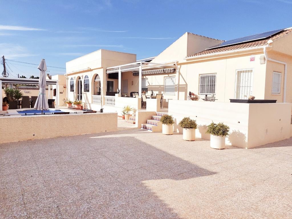Juli en augustus villa te huur  140 per dag, 2 slaapkamers, Costa Blanca, Aan zee, 4 personen