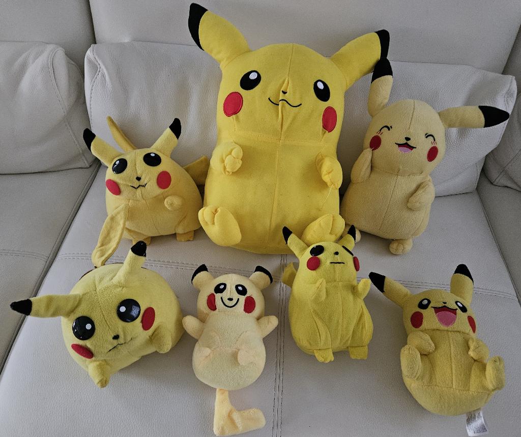 7 Pokemon knuffels (Pikachu) en 6 Me To You beertjes, Ophalen of Verzenden