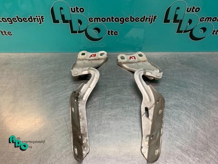 Charnière capot d'un Renault Twingo (Twingo 07-), Autos : Pièces & Accessoires, Renault, -, 3 mois de garantie, Utilisé