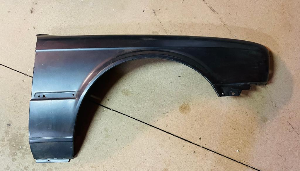 BMW E30 NIEUW rechter voorspatbord, Auto-onderdelen, Ophalen, Voor, BMW