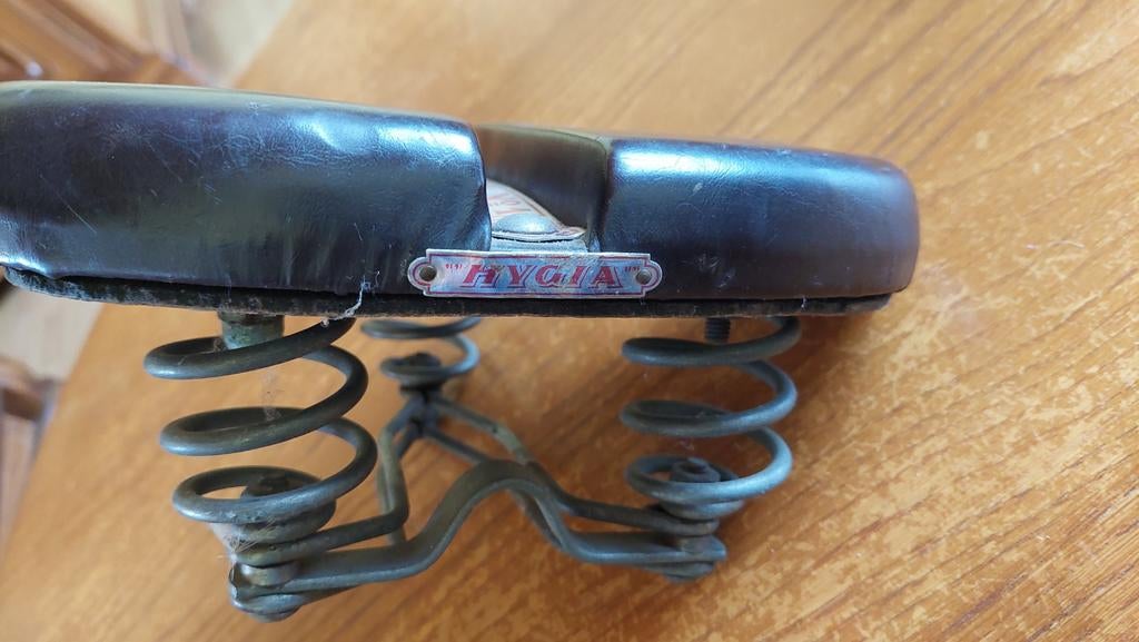 Selle de vélo ancienne HYGIA No. 1, Enlèvement