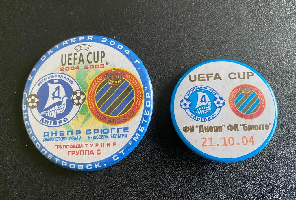 2 badges Dnipro Club Bruges 2004, Enlèvement ou Envoi, Utilisé