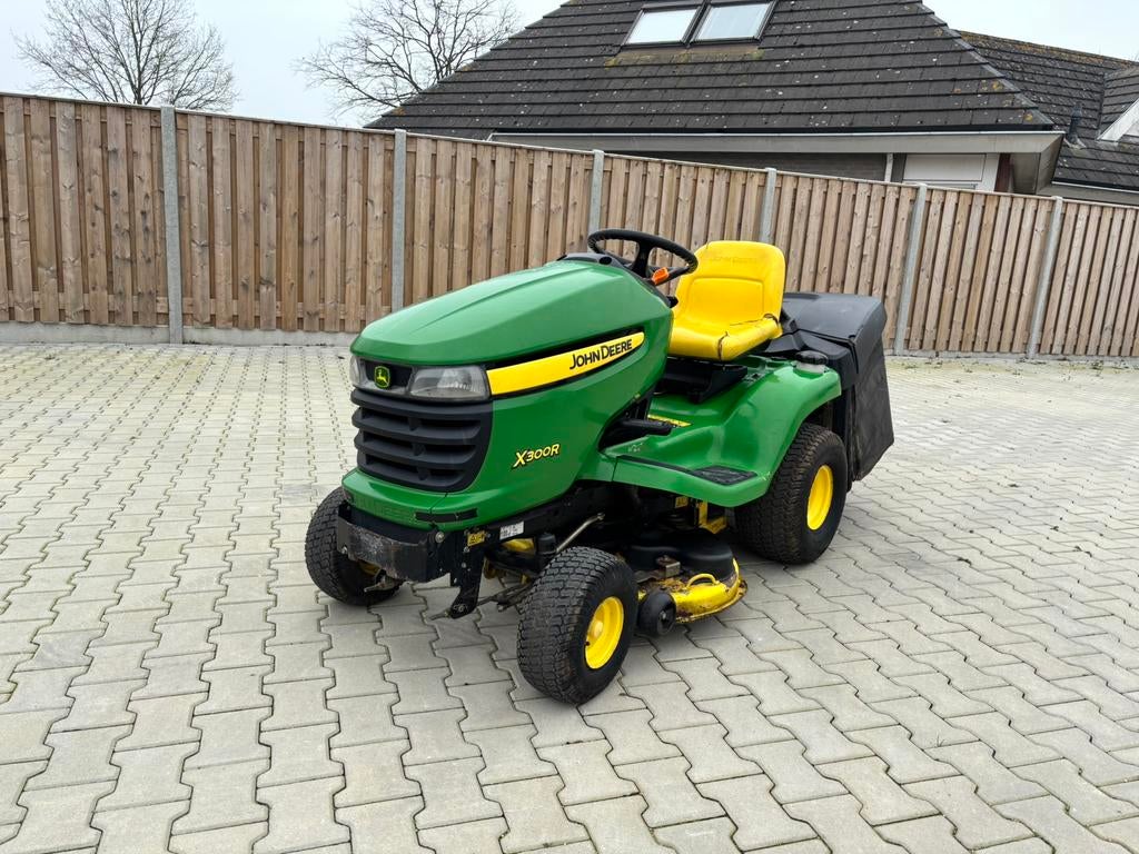 John deere x300r, Tuin en Terras, Zitmaaiers, Ophalen, Zo goed als nieuw