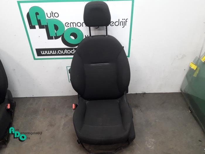 Siège gauche d'un Peugeot 208 (208 12-), Autos : Pièces & Accessoires, Habitacle & Garnissage, Peugeot, Utilisé, 3 mois de garantie