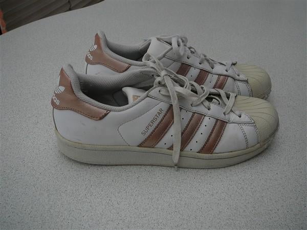 Mooie sportschoenen Adidas 40, Vêtements | Femmes, Chaussures, Adidas, Chaussures de sports, Enlèvement, Porté