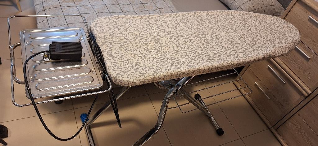 Strijkplank met warme luchtblazer, Elektronische apparatuur, Strijkijzers en Strijkplanken, Ophalen, Gebruikt, Strijkijzer met snoer